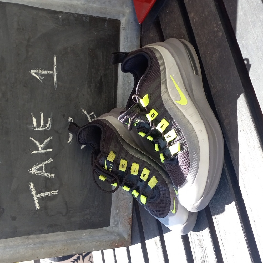 Nike Air Axis